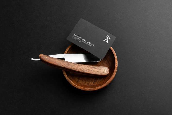 Impresiones en pequeño formato de una agencia de impresos, destacando diseños y materiales de alta calidad.