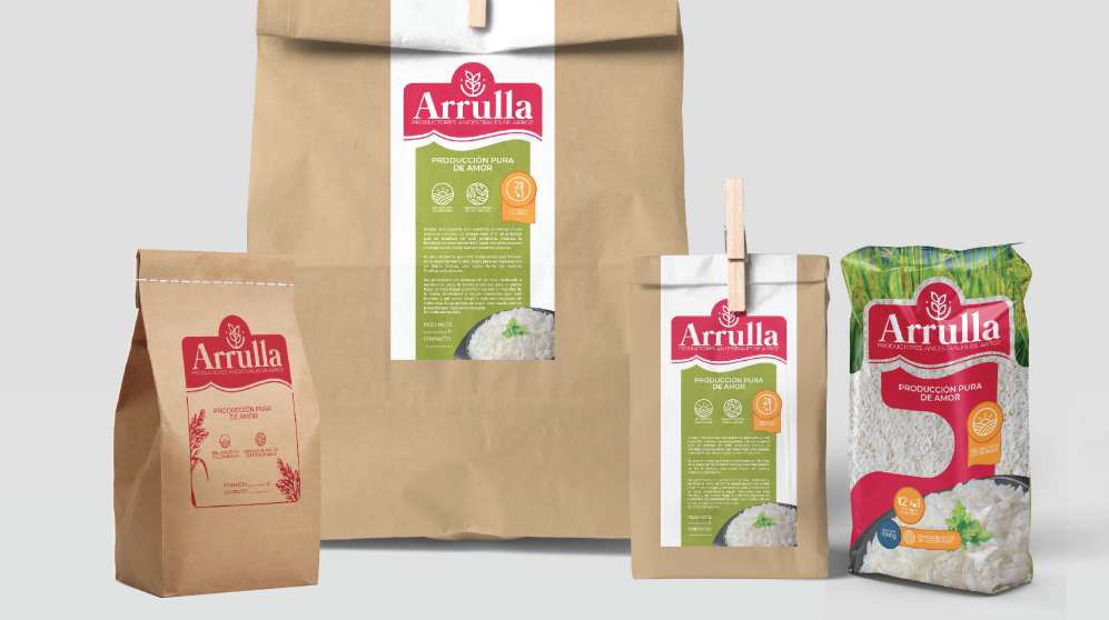 Impresiones en pequeño formato de una agencia de impresos, destacando diseños y materiales de alta calidad.