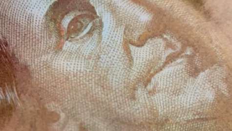 imágenes que ilustran servicios de branding, marketing digital, gestión de redes sociales, desarrollo de sitios web y fotografía profesional.