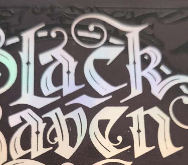 Impresiones en pequeño formato de una agencia de impresos, destacando diseños y materiales de alta calidad.